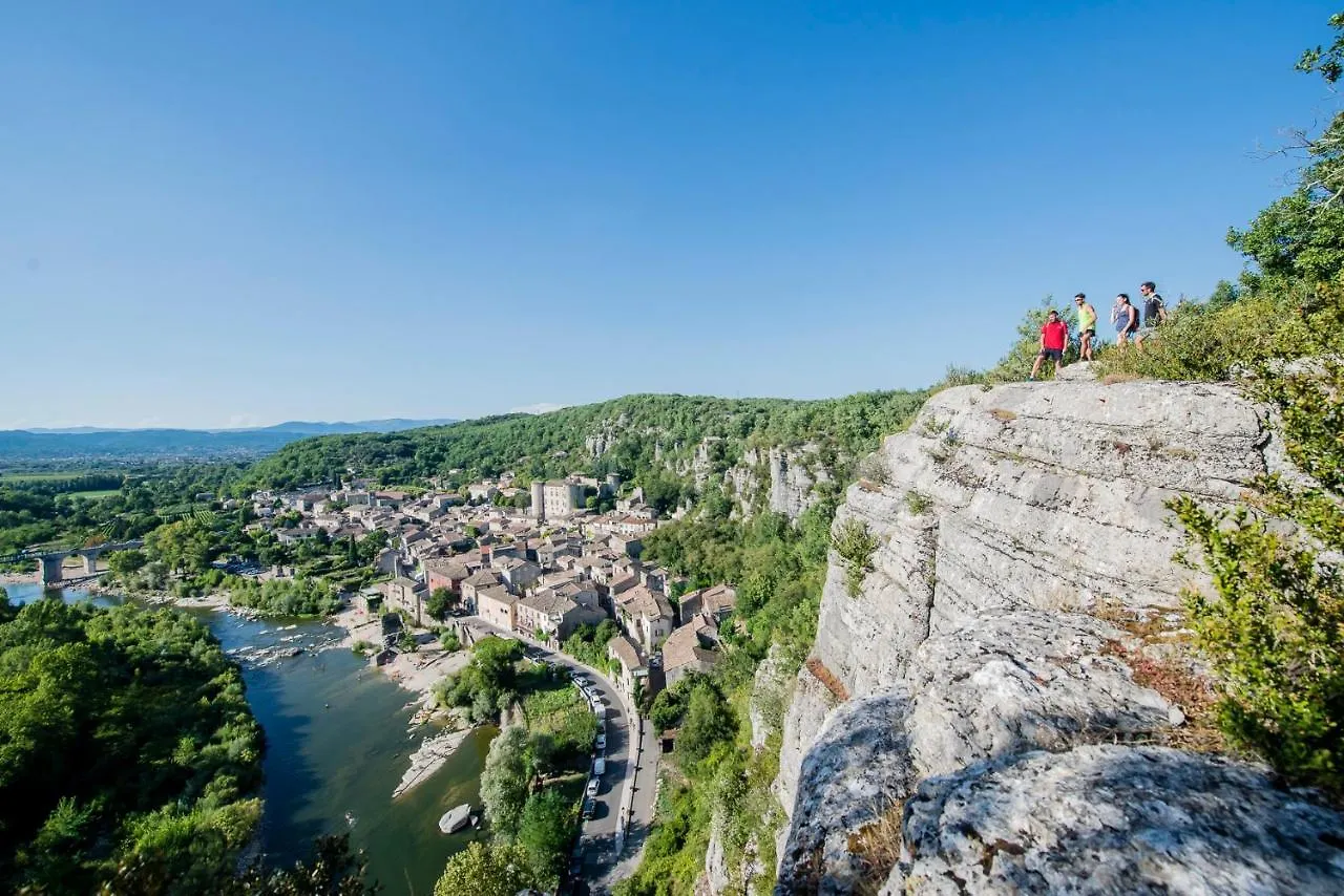 Domaine Lou Capitelle & Spa Vogue 4*,